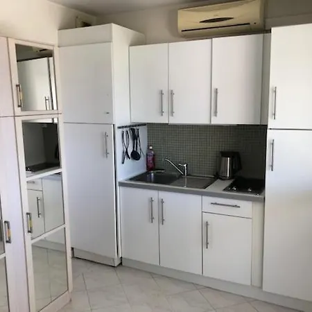Les Pins Tod Apartman *